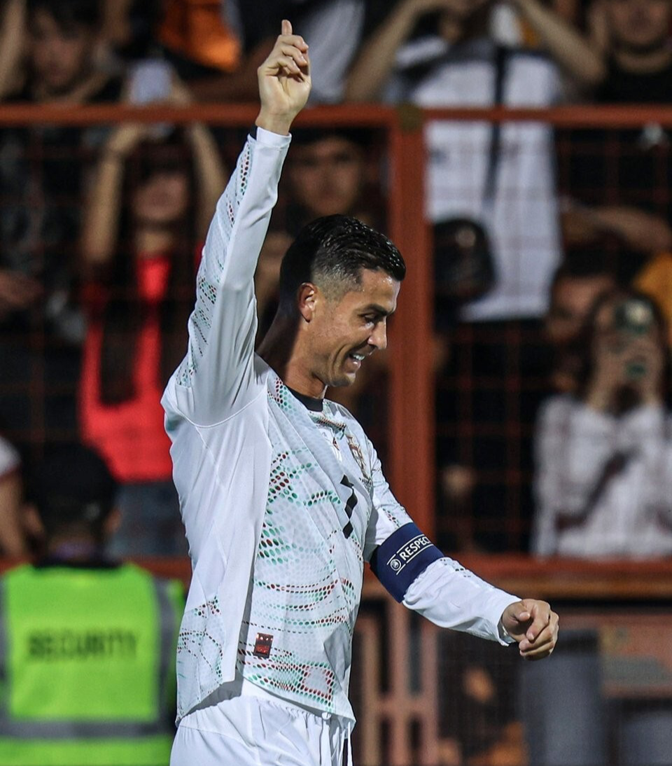 40岁C罗世预赛完美开局：双响+远程世界波！获7.9分，再创5大纪录