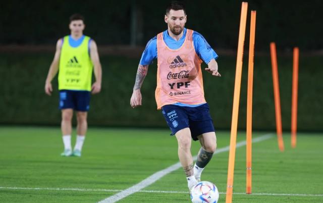 九游体育-【前瞻】梅西VS莱万，一场延续了2年的较量